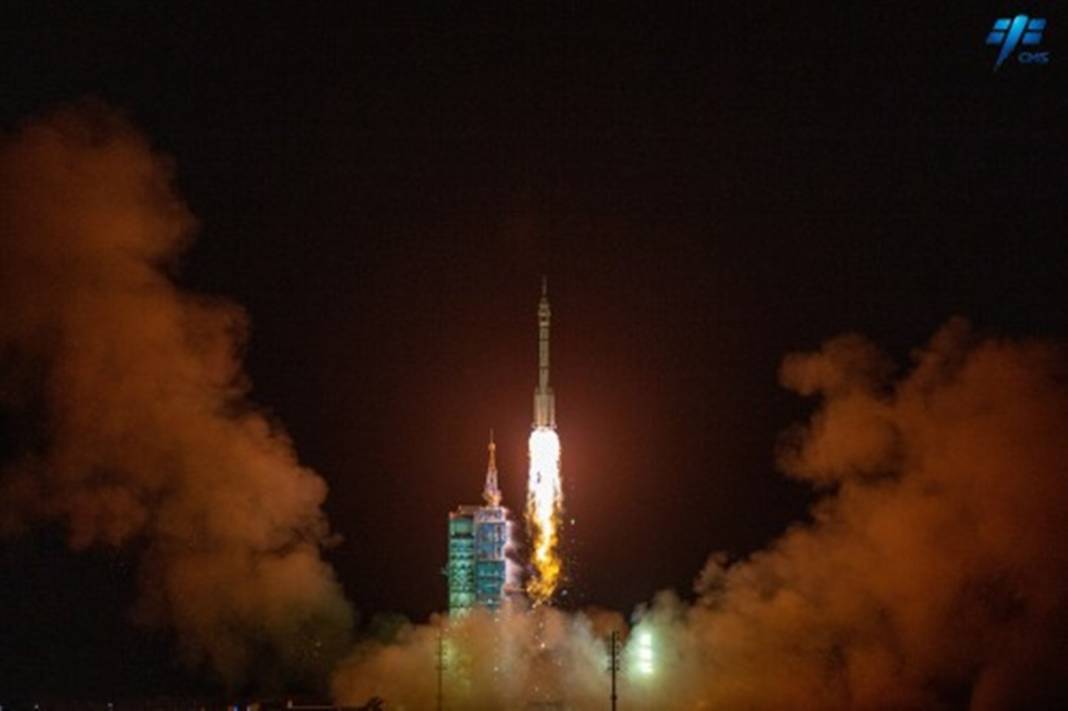 Altı ay uzayda kalan Çinli astronotlar Dünya'ya döndü 15